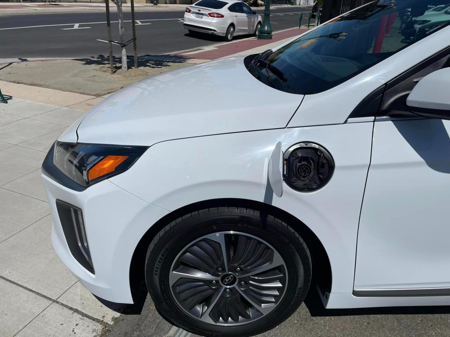 2021 WHITE /GRAY Hyundai Ioniq Plug-In Hybrid (KMHC75LD7MU) , located at 744 E Miner Ave, Stockton, CA, 95202, (209) 944-5770, 37.956863, -121.282082 - Photo#4